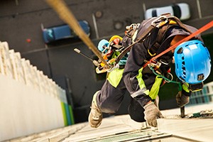 How to Prevent Dropped Object Hazards: A Guide for Both Overhead and On-the-Ground Workers