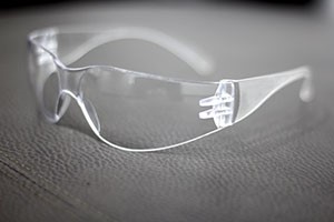 9 Benefits of Using Polycarbonate to Make Safety Glasses